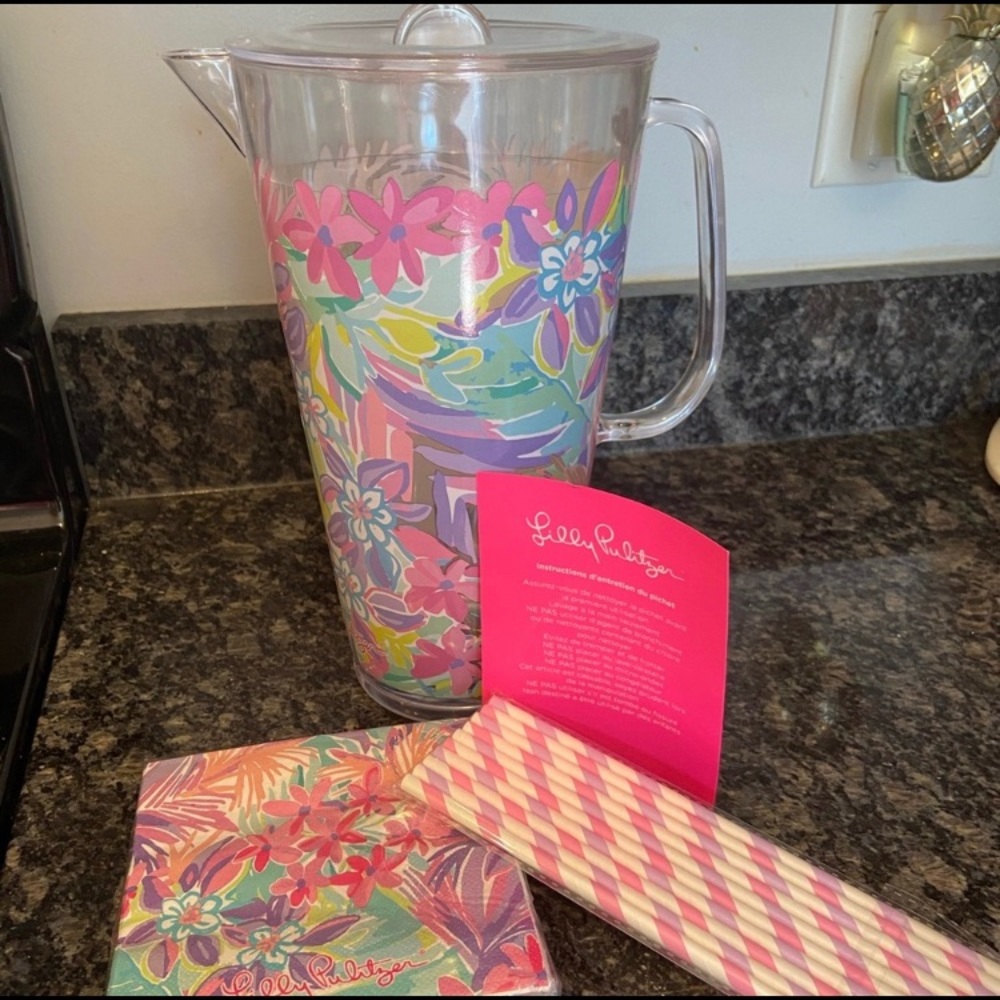 Lilly Pulitzer Acrylic Pitcher (Matching glasses sold separately) Will do bundle